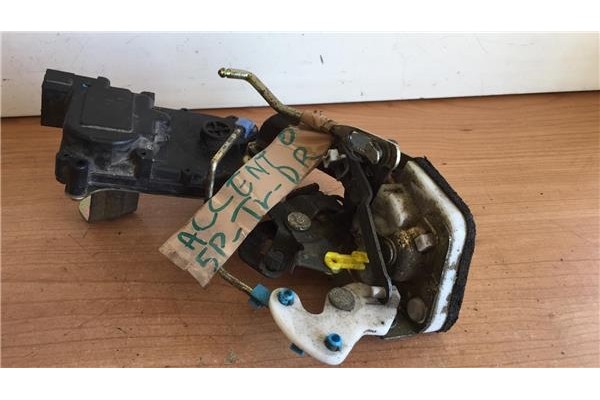 Recambio de cierre electromagnetico trasero derecho para hyundai accent (lc) 1.3 gl 5p referencia OEM IAM   