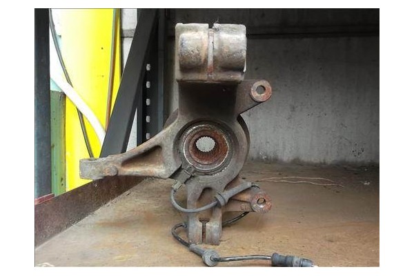 Recambio de mangueta delantero izquierda para renault megane ii (bm0/1_, cm0/1_) 1.9 dci referencia OEM IAM   