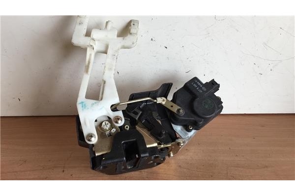 Recambio de cierre electromagnetico trasero izquierdo para hyundai santa fe (sm) 2.0 gls crdi 4x4 referencia OEM IAM   