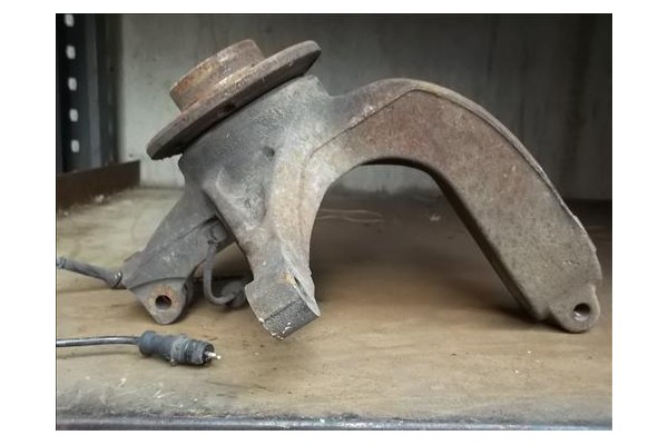 Recambio de mangueta delantero izquierda para renault megane ii (bm0/1_, cm0/1_) 1.9 dci referencia OEM IAM   