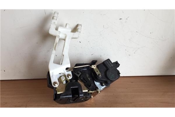 Recambio de cierre electromagnetico trasero izquierdo para hyundai santa fe (sm) 2.0 gls crdi 4x4 referencia OEM IAM   