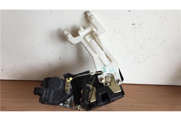 Recambio de cierre electromagnetico trasero derecho para hyundai santa fe (sm) 2.0 gls crdi 4x4 referencia OEM IAM   