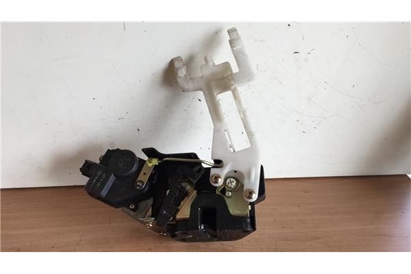 Recambio de cierre electromagnetico trasero derecho para hyundai santa fe (sm) 2.0 gls crdi 4x4 referencia OEM IAM   