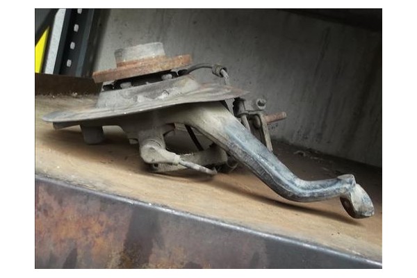 Recambio de mangueta delantero izquierda para renault r 25 (b29) 2.2 gtx kat referencia OEM IAM   