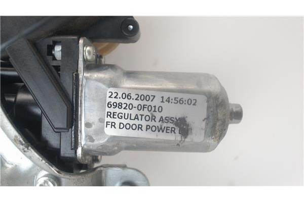 Recambio de mecanismo elevalunas delantero izquierdo para toyota corolla verso (e12) referencia OEM IAM 996994100 698200F010 