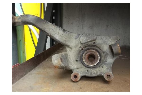Recambio de mangueta delantero derecha para renault r 25 (b29) 2.0 referencia OEM IAM   