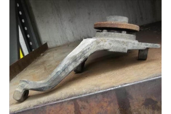 Recambio de mangueta delantero derecha para renault r 25 (b29) 2.0 referencia OEM IAM   