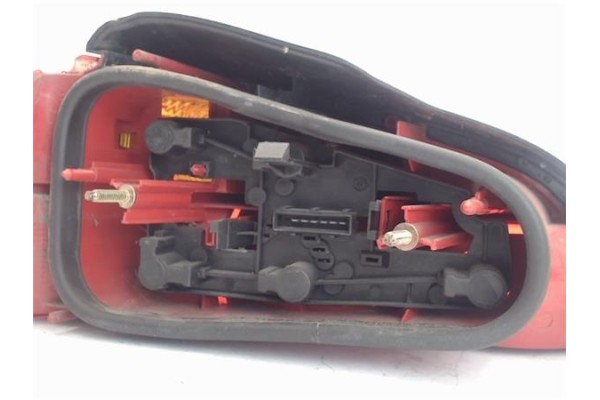Recambio de piloto trasero derecho para peugeot 106 (s1) referencia OEM IAM 6351G6  