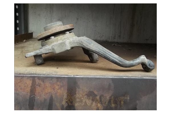 Recambio de mangueta delantero izquierda para renault r 25 (b29) 2.0 referencia OEM IAM   