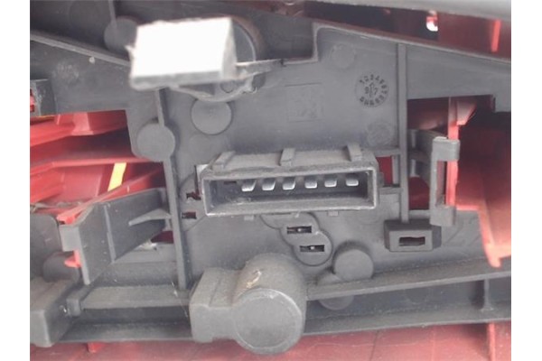 Recambio de piloto trasero derecho para peugeot 106 (s1) referencia OEM IAM 6351G6  