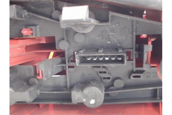 Recambio de piloto trasero derecho para peugeot 106 (s1) referencia OEM IAM 6351G6  