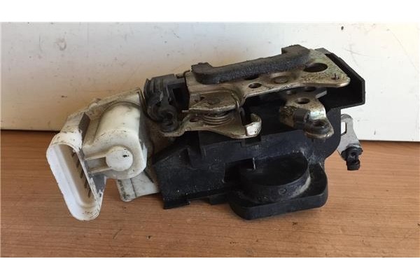 Recambio de cierre electromagnetico delantero izquierdo para fiat ii punto (188) berlina 1.2 16v elx referencia OEM IAM B792  