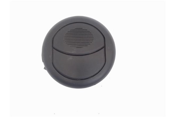 Recambio de rejilla entrada de aire para fiat qubo (300) 1.3 active referencia OEM IAM 7354608670  