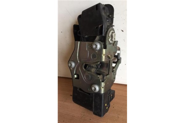 Recambio de cierre electromagnetico trasero derecho para fiat stilo (192) 1.6 16v referencia OEM IAM   