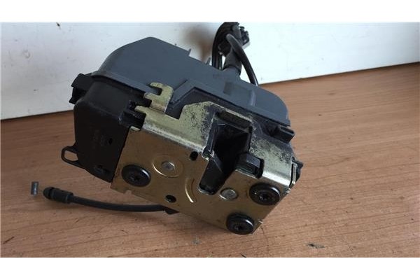 Recambio de cierre electromagnetico trasero izquierdo para renault laguna ii grandtour (kg0) 1.6 initiale referencia OEM IAM 009