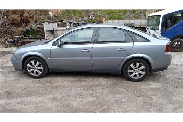opel vectra c berlina del año 2004