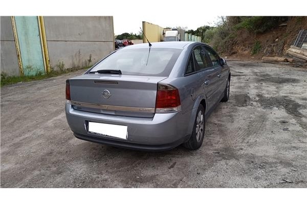 opel vectra c berlina del año 2004