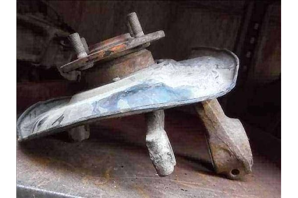 Recambio de mangueta delantero izquierda para rover 200 fastback (xw) 216 gsi referencia OEM IAM   