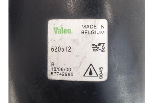Recambio de faro antiniebla derecho para peugeot 206 referencia OEM IAM  6205T2 