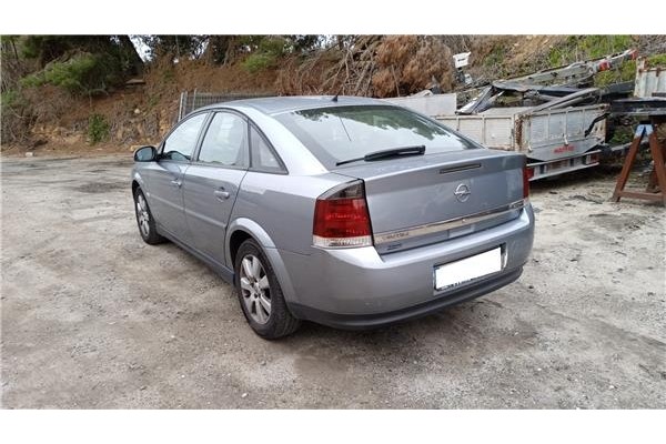 opel vectra c berlina del año 2004
