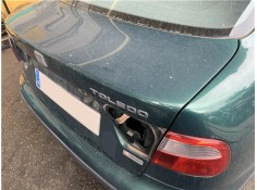 Recambio de tapa maletero para seat toledo (1m2) 1.6 referencia OEM IAM 1M5827025D  