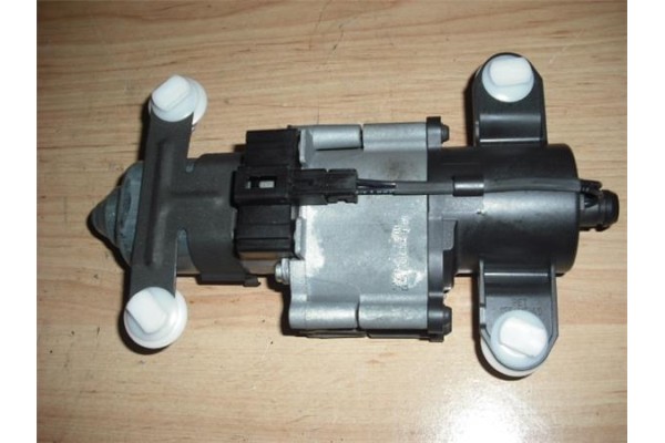 Recambio de cierre electromagnetico trasero derecho para chrysler voyager (rg) 3.3 grand voyager limited awd referencia OEM IAM 