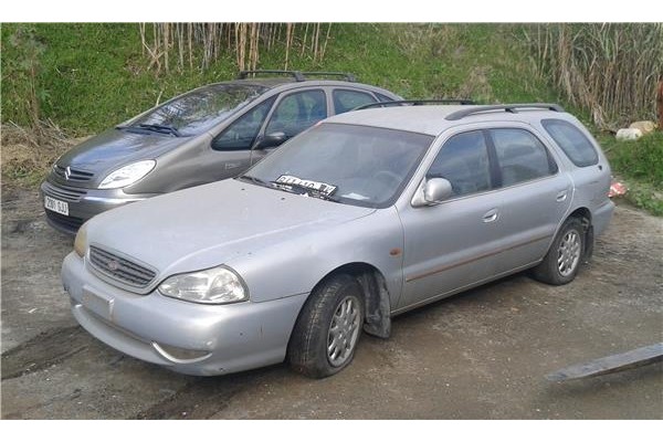 kia clarus del año 2000