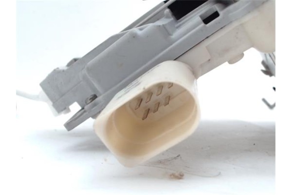 Recambio de cierre electromagnetico trasero derecho para audi a4 avant (8e) 2.0 tdi 16v referencia OEM IAM 8E0839016AA  