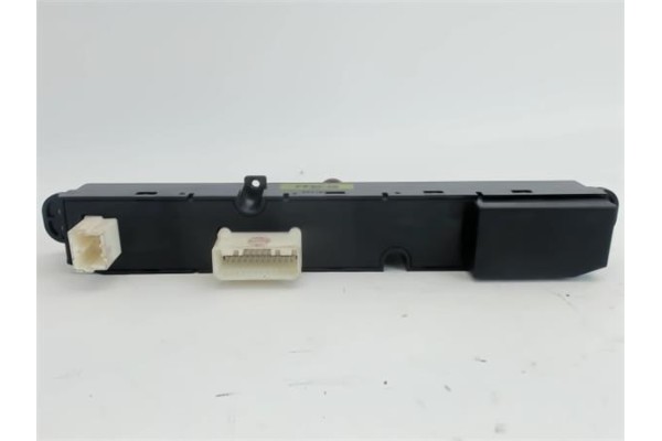 Recambio de interruptor luces emergencia para kia ceed (ed) 1.6 crdi 115 referencia OEM IAM 202006302  
