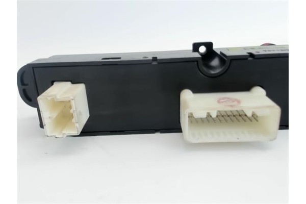 Recambio de interruptor luces emergencia para kia ceed (ed) 1.6 crdi 115 referencia OEM IAM 202006302  
