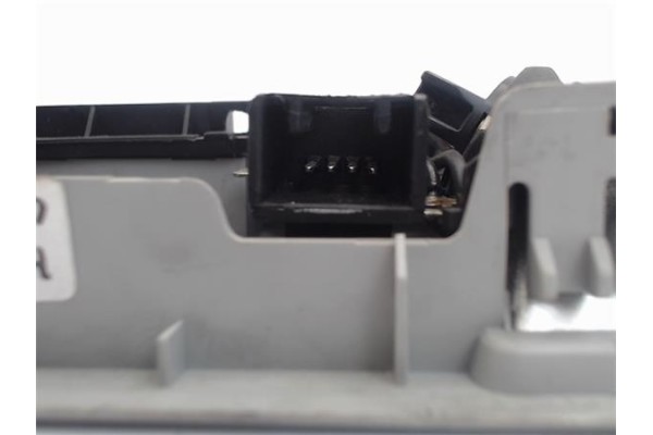 Recambio de luz delantero central techo para mazda 3 berlina (bl) referencia OEM IAM    Recambio de luz delantero central techo para mazda 3 berlina (bl) referencia OEM IAM