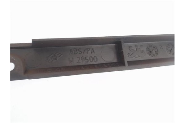 Recambio de embellecedor consola central para peugeot 307 (s1) 1.6 xn referencia OEM IAM M29500  