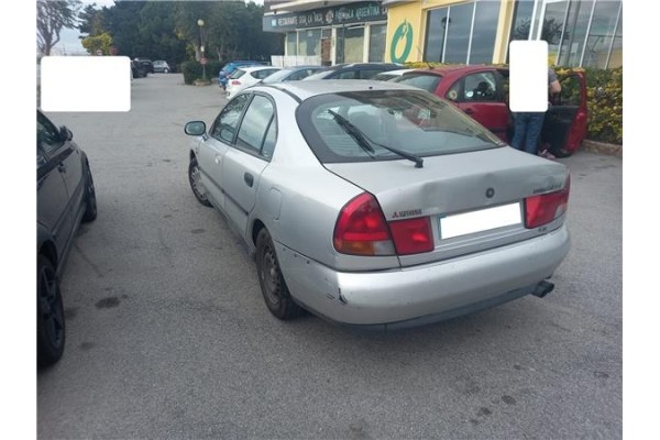 mitsubishi carisma berlina 5 (da0) del año 1998