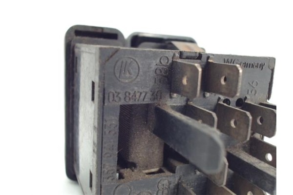 Recambio de mando de luces para volkswagen t4 transporter 2.4 furgón gran espacio referencia OEM IAM 03847730  