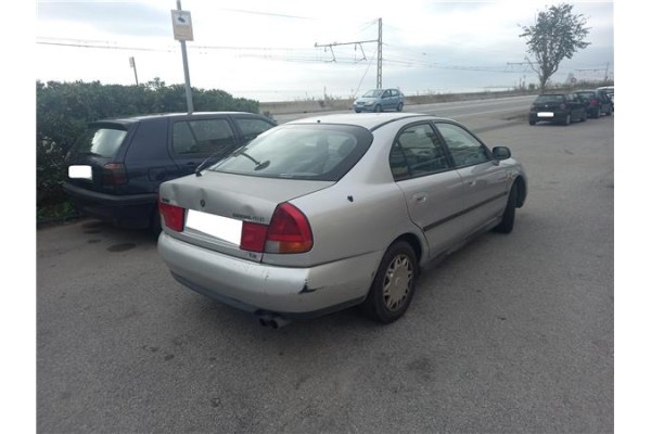 mitsubishi carisma berlina 5 (da0) del año 1998