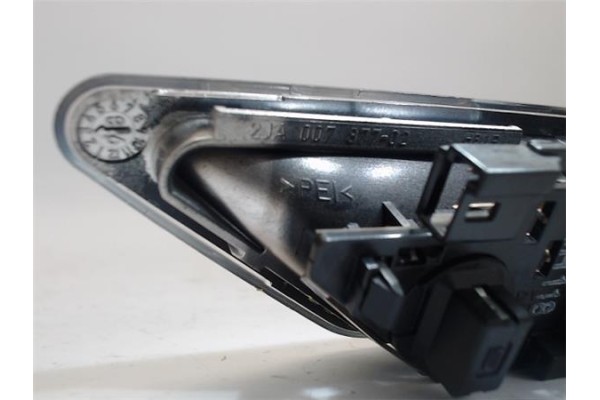 Recambio de luz trasero derecha techo para bmw serie 3 berlina (e46) referencia OEM IAM 2JA007877  