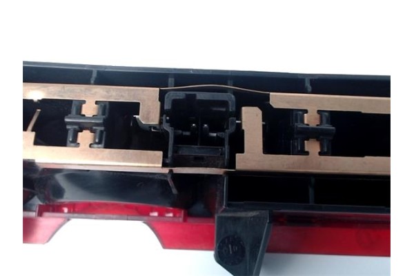 Recambio de luz central de freno para citroen c4 berlina 1.6 16v referencia OEM IAM 9650812280 1839 