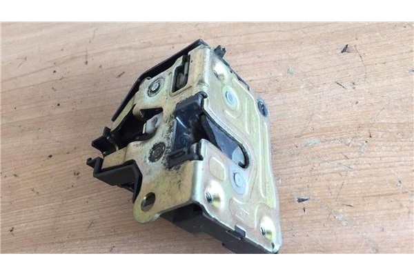 Recambio de cierre electromagnetico trasero derecho para renault megane i fase 2 classic (la...) 1.4 16v rt referencia OEM IAM  