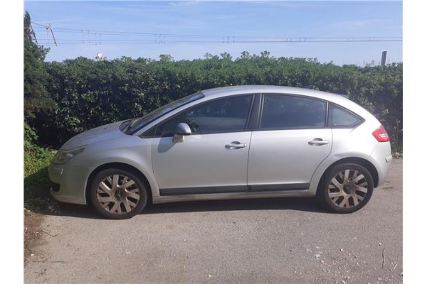 citroen c4 berlina del año 2006