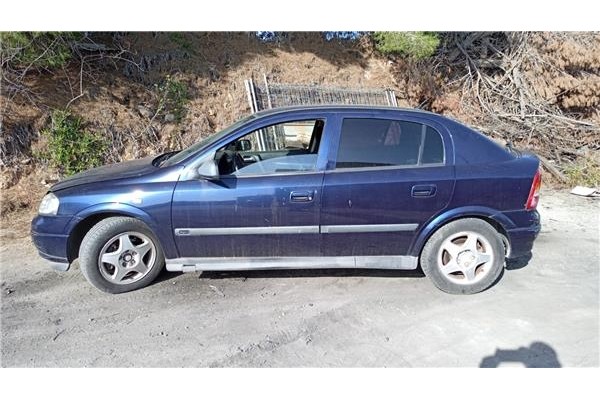 opel astra g berlina del año 2000