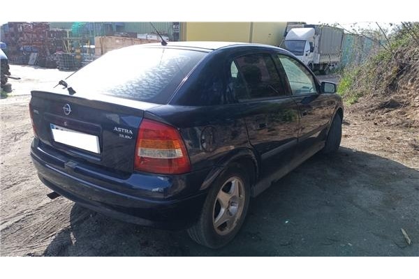 opel astra g berlina del año 2000