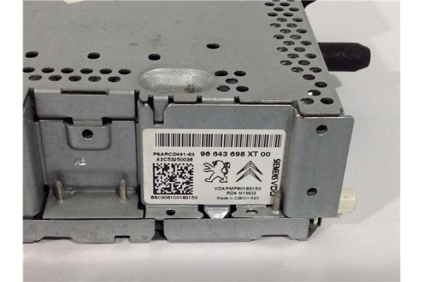 Recambio de radio / cd para peugeot 207 1.4 confort referencia OEM IAM 96643698XT A2C53250038 