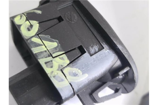 Recambio de mando elevalunas delantero izquierdo para citroen c3 1.1 i referencia OEM IAM 96401489XT 6554L7 