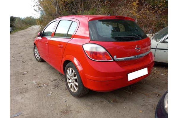 opel astra h berlina del año 2004