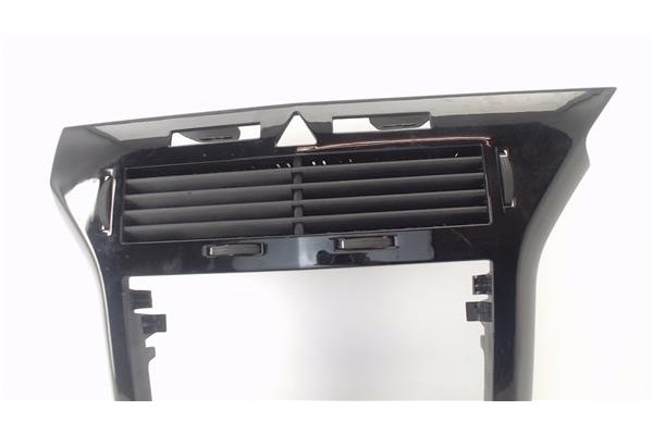Recambio de embellecedor consola central para opel astra h gtc 1.9 cdti referencia OEM IAM 7209173 13141091 