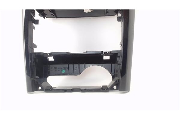 Recambio de embellecedor consola central para opel astra h gtc 1.9 cdti referencia OEM IAM 7209173 13141091 