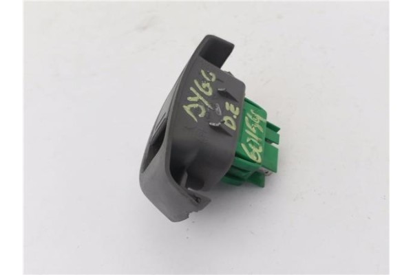 Recambio de mando elevalunas delantero izquierdo para toyota aygo (kgb/wnb) 1.0 básico referencia OEM IAM 848100H010A  
