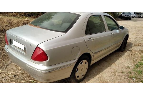 lancia lybra berlina del año 2000