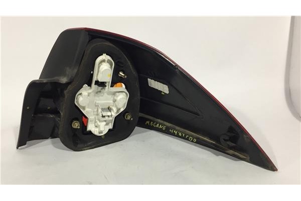 Recambio de piloto trasero izquierdo para renault megane ii sedán (lm0/1_) 1.5 dci referencia OEM IAM 8200142682  