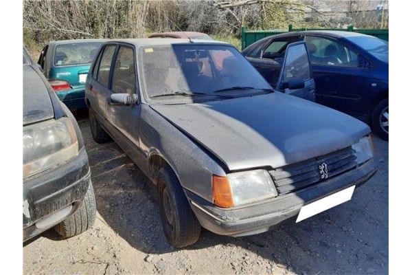 peugeot 205 berlina (1983) del año 